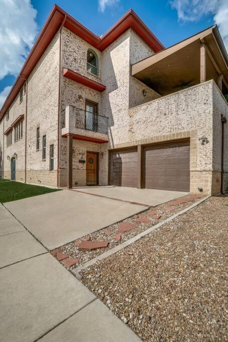 Villa Business Friendly 3 Story Duplex Mins To Bars And Shops Dallas Exterior foto